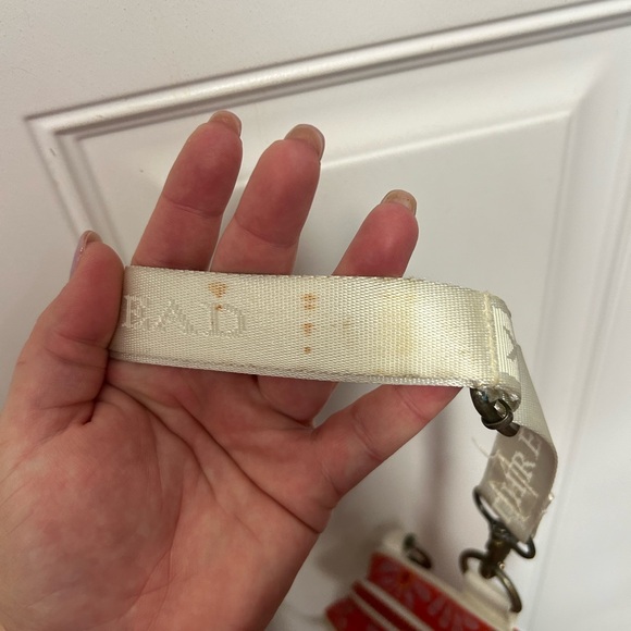 Thread Crossbody - Picture 2 of 3